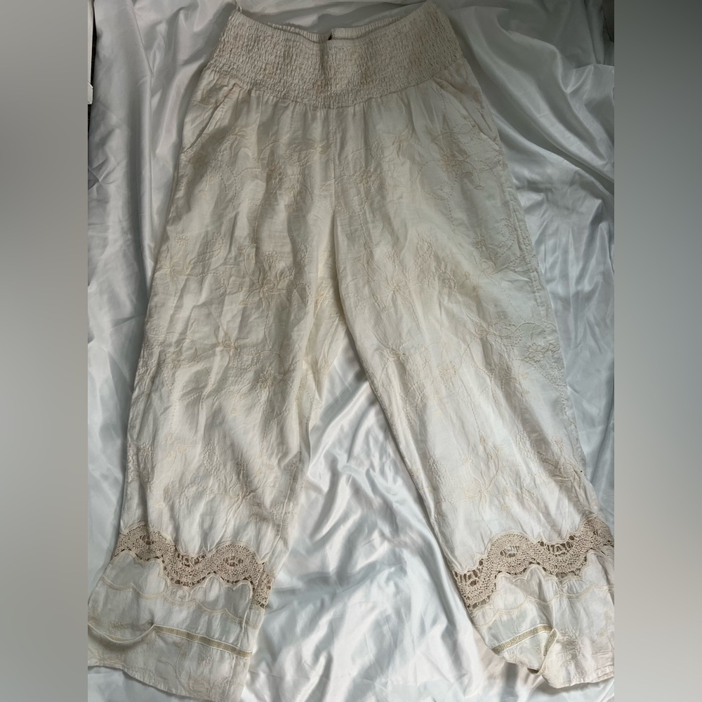 Women’s flowy pants. Size Medium